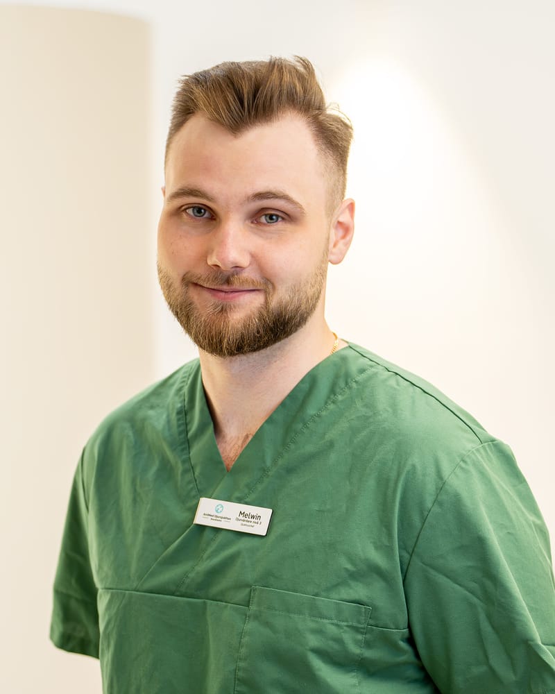 Melwin, animal care assistant and department lead for care and intensive care at AniMed Animal Hospital
